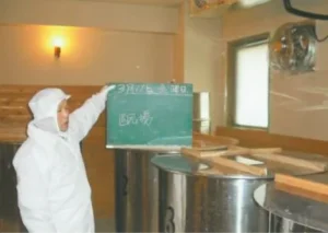 Che cửa sổ và ống dẫn khí bằng tấm nhựa